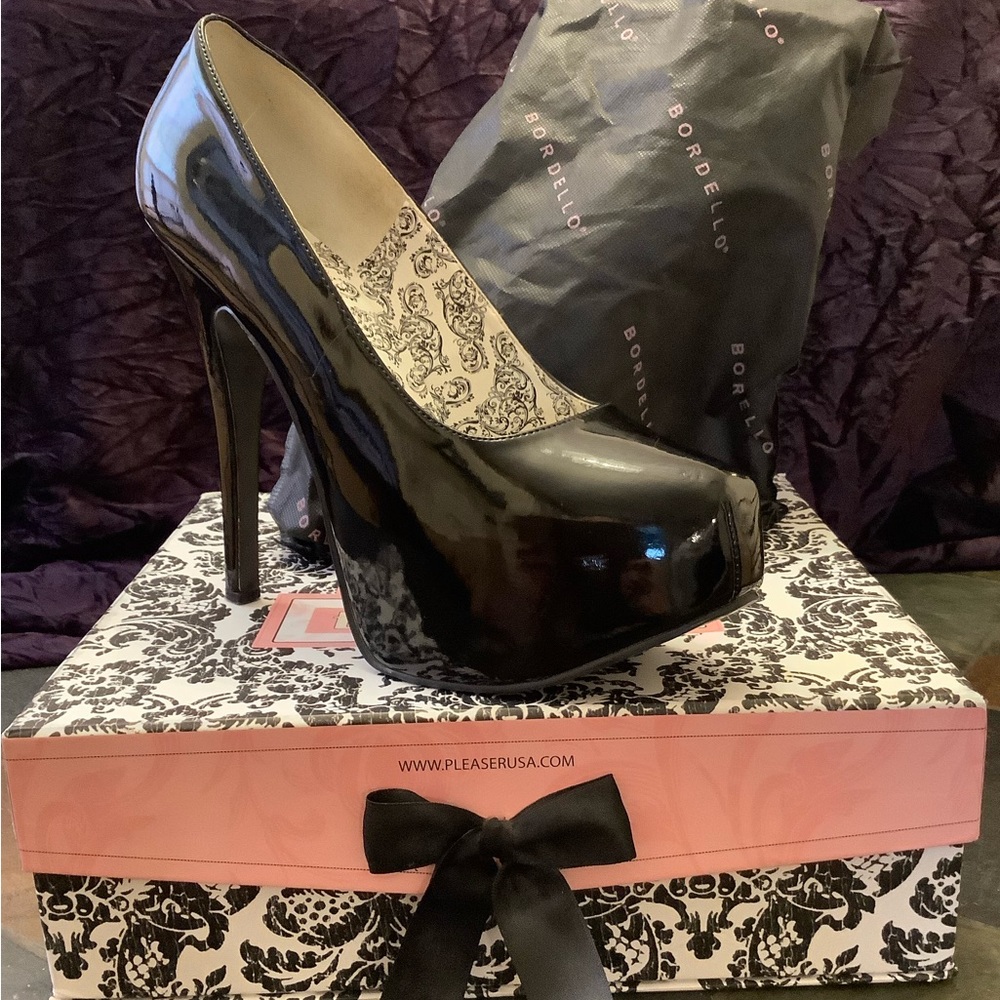 Bordello Pleaser size 10 Platform Pump Black